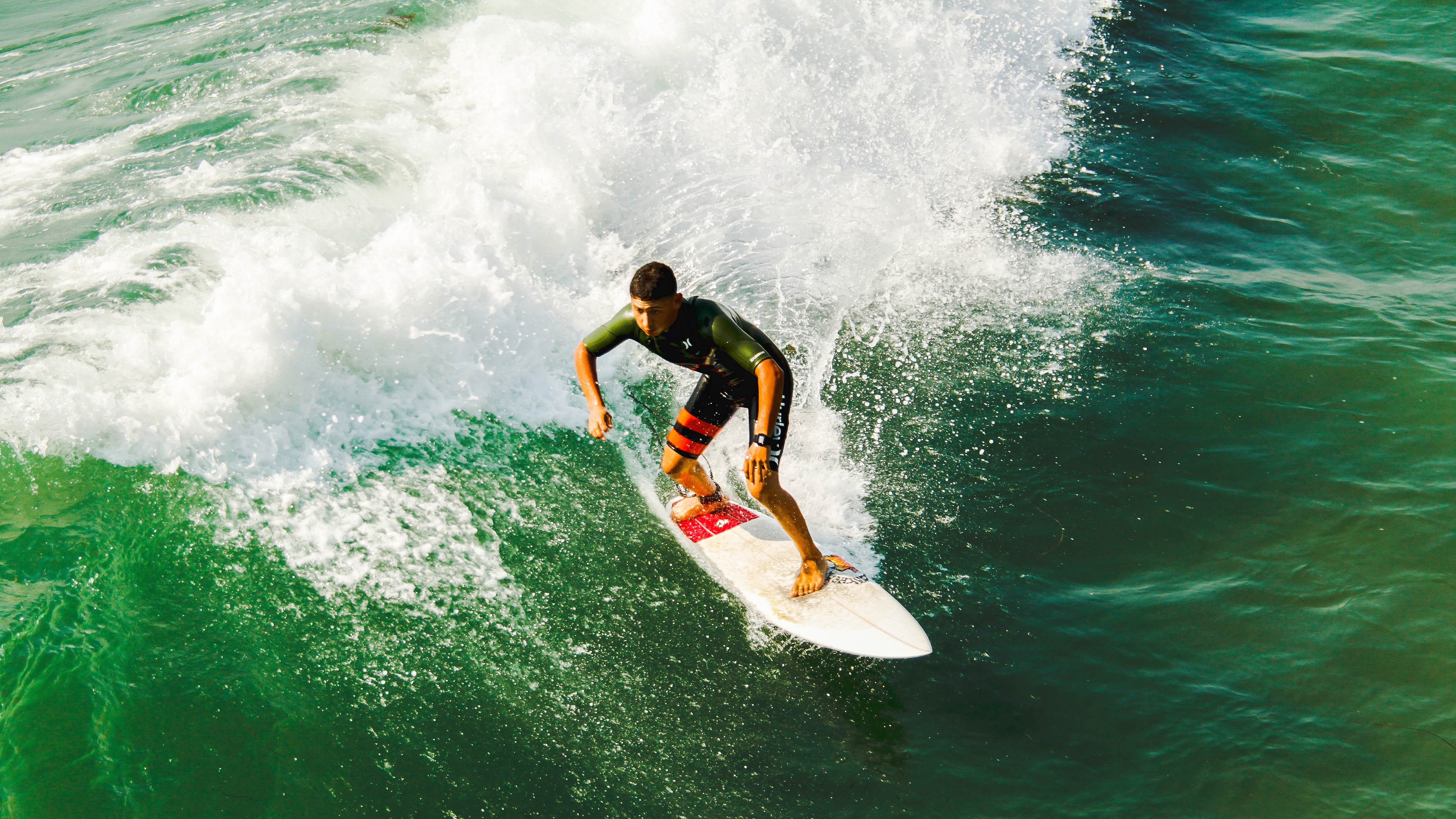 F1新赛季揭幕战之夜,萨卡比赛走势一手掌控