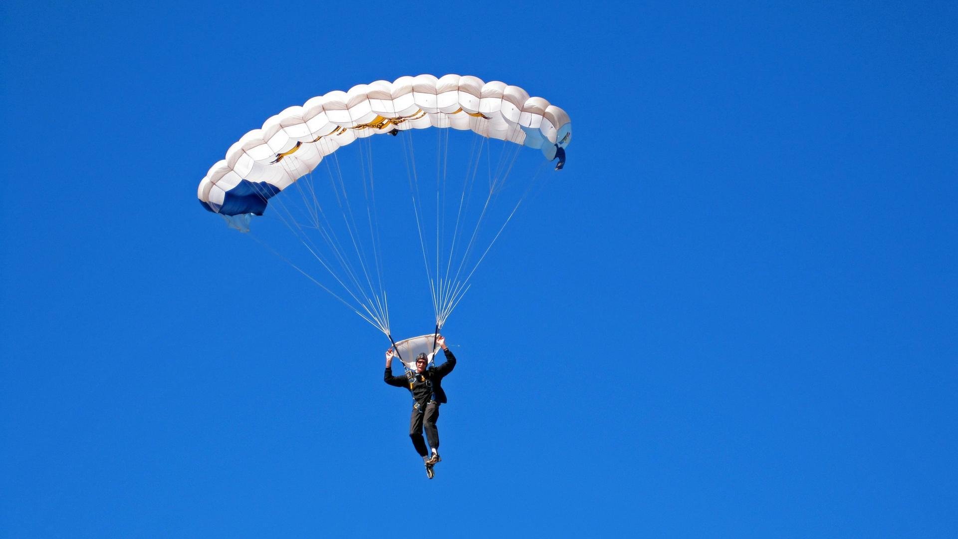 从草地到硬地，西西帕斯ATP总决赛鏖战温网的惊艳蜕变